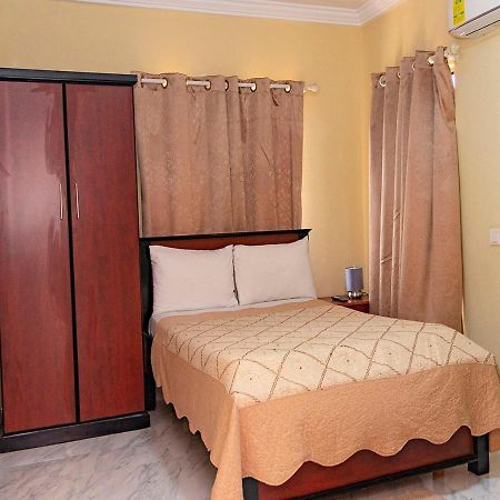 La-Viv Royal Hotel Kumasi Bagian luar foto
