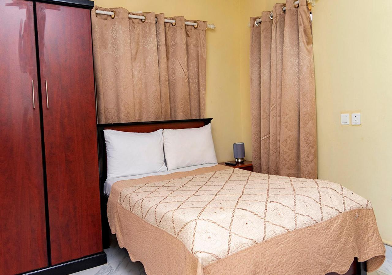 La-Viv Royal Hotel Kumasi Bagian luar foto