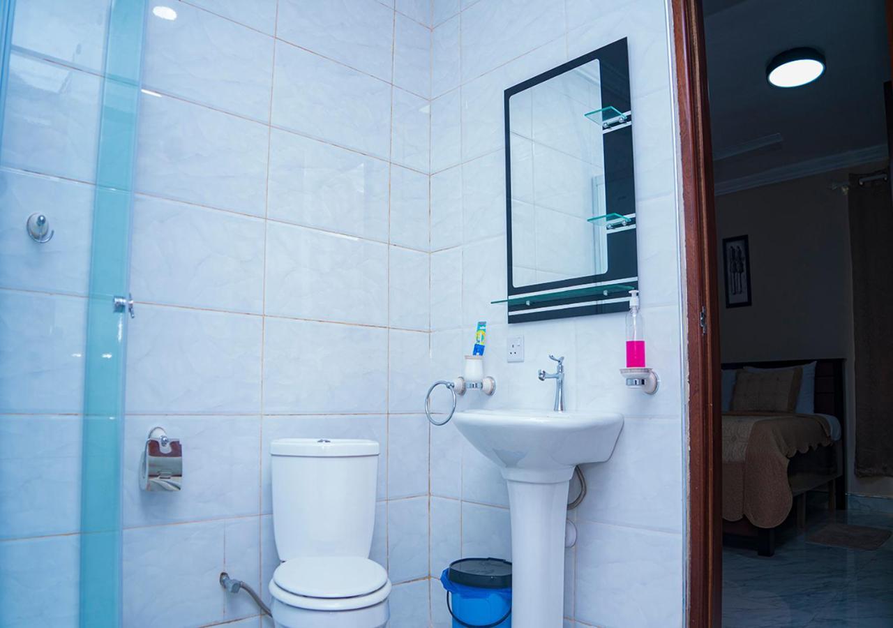 La-Viv Royal Hotel Kumasi Bagian luar foto