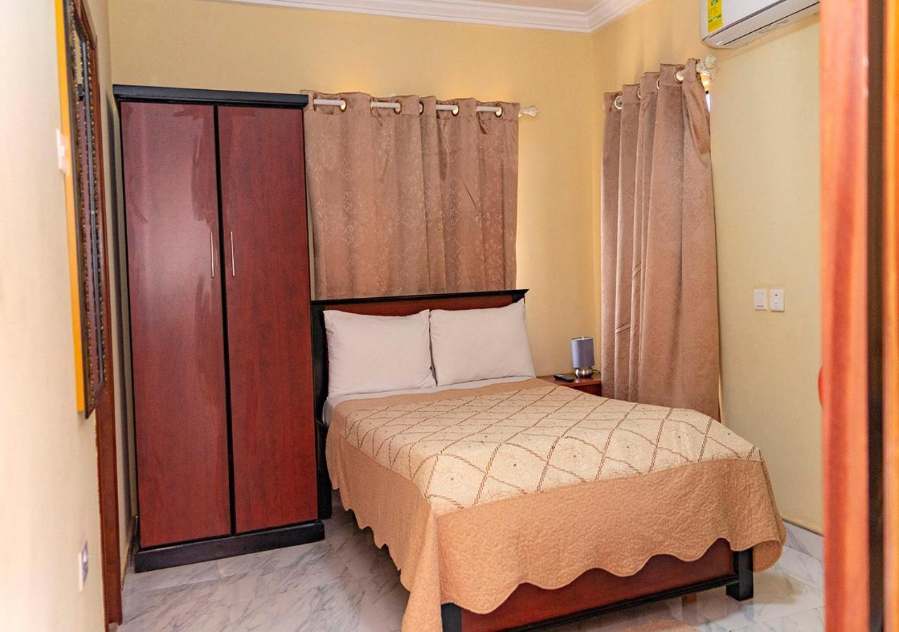 La-Viv Royal Hotel Kumasi Bagian luar foto