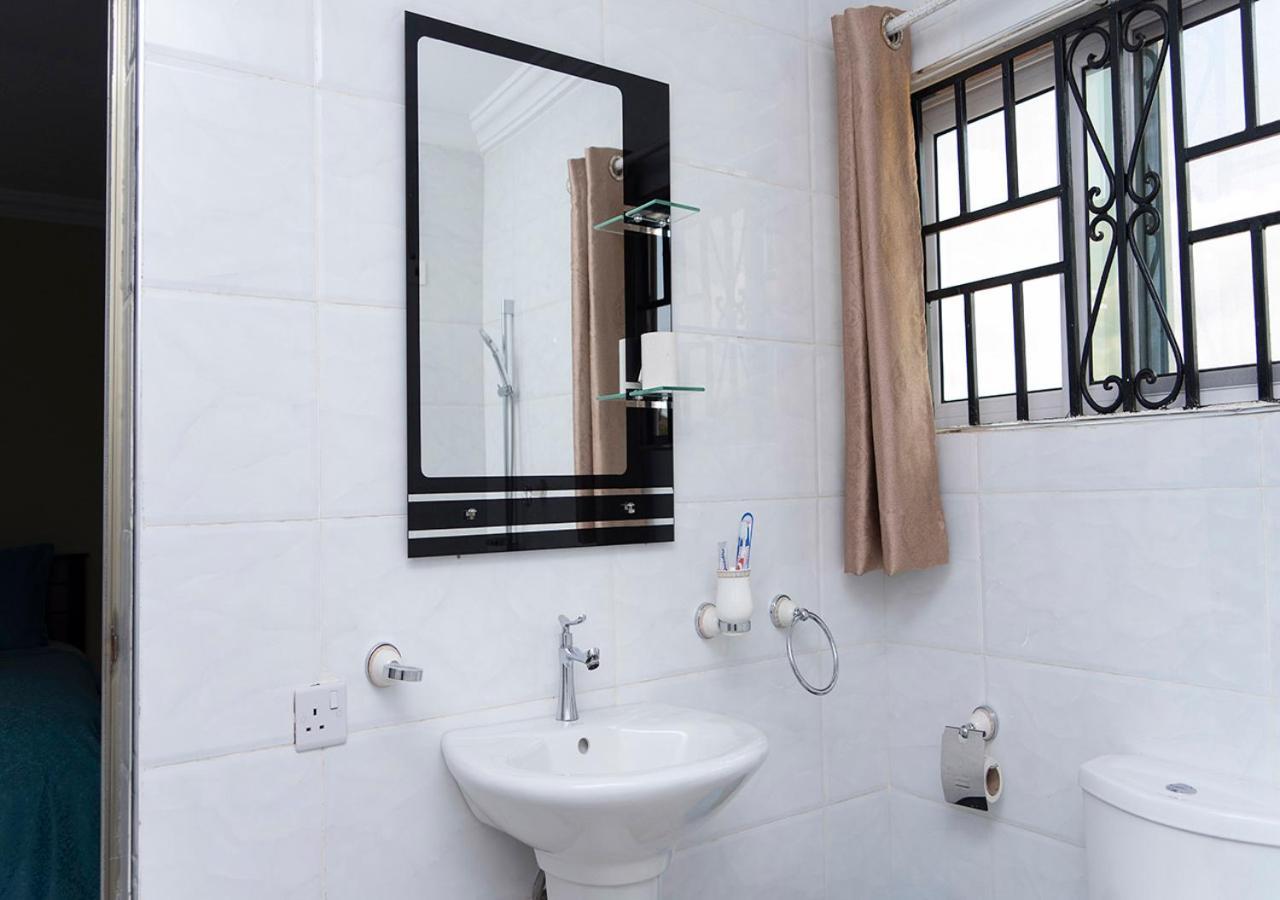 La-Viv Royal Hotel Kumasi Bagian luar foto