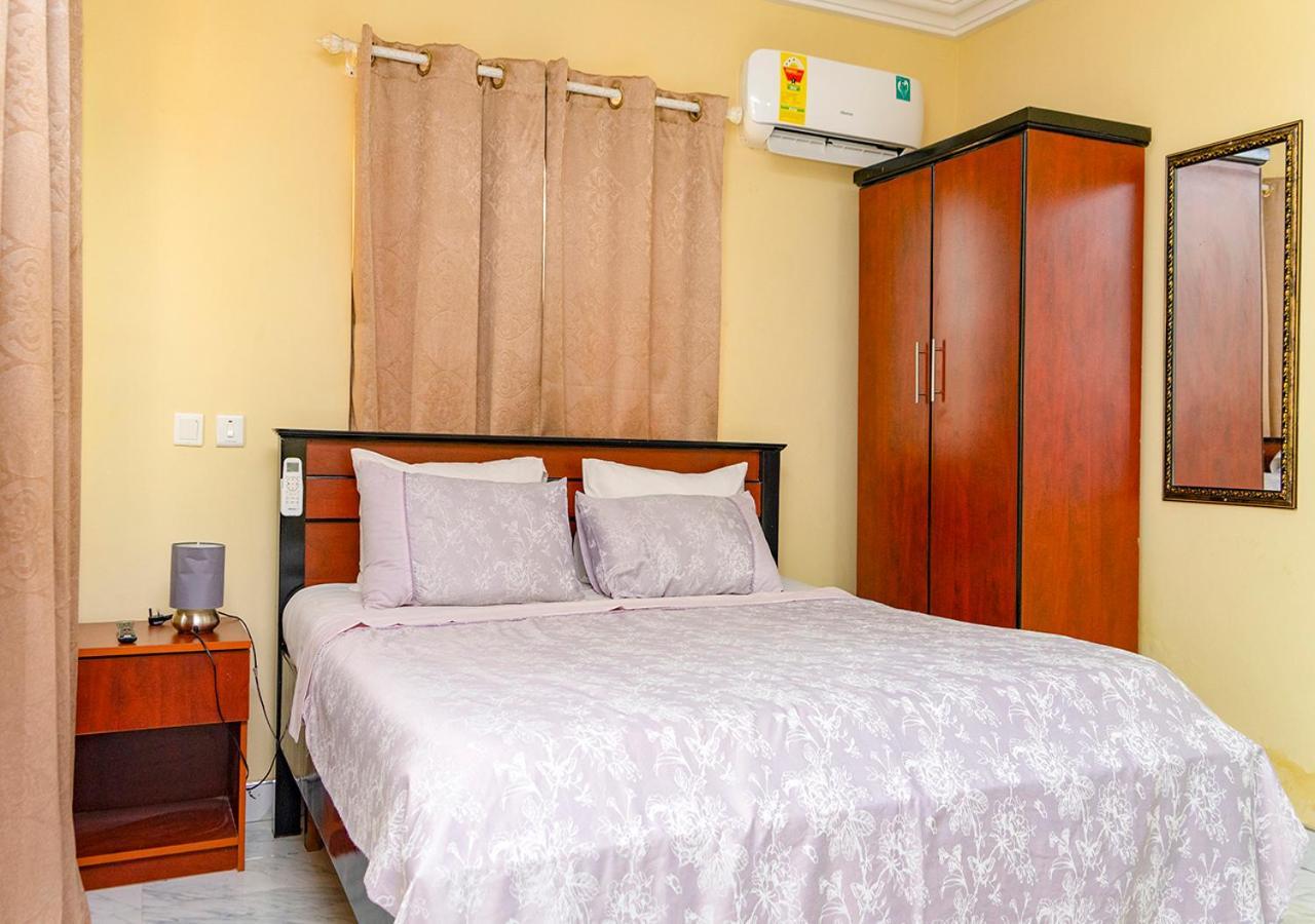 La-Viv Royal Hotel Kumasi Bagian luar foto