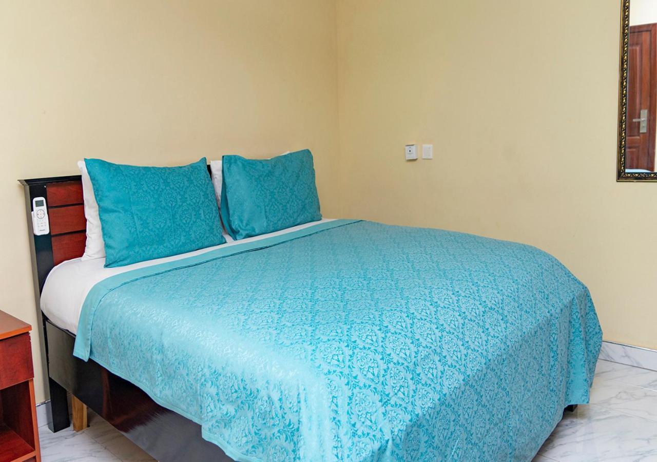 La-Viv Royal Hotel Kumasi Bagian luar foto