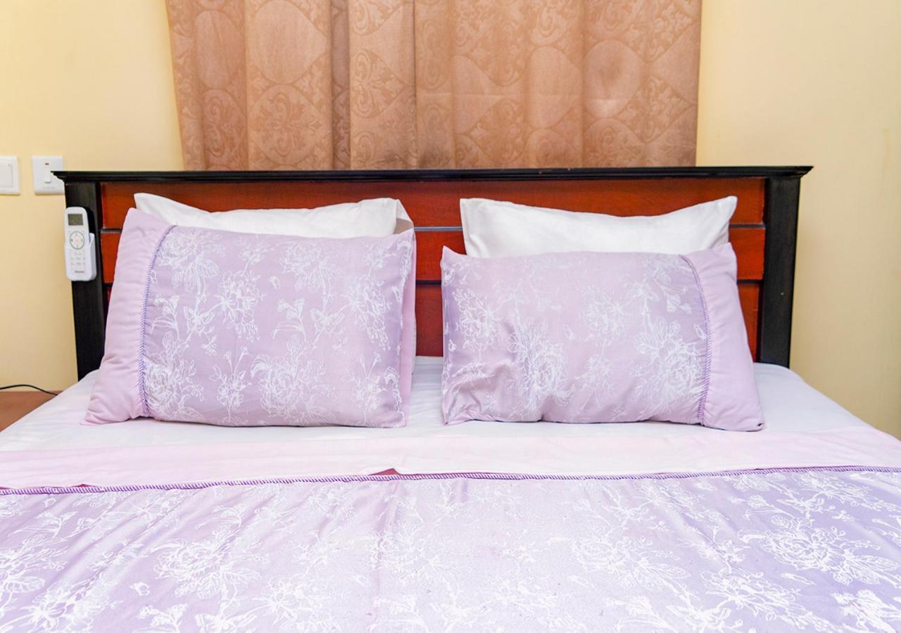 La-Viv Royal Hotel Kumasi Bagian luar foto