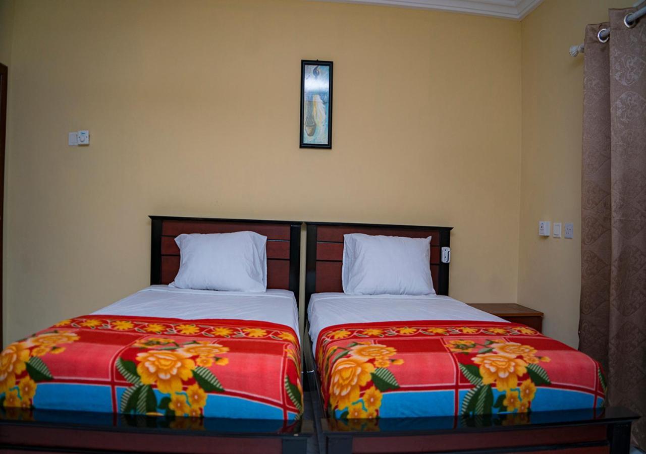 La-Viv Royal Hotel Kumasi Bagian luar foto