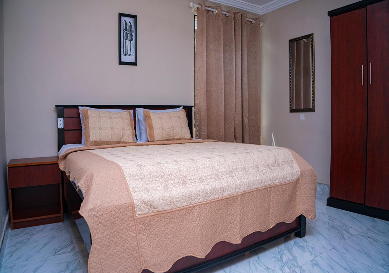 La-Viv Royal Hotel Kumasi Bagian luar foto