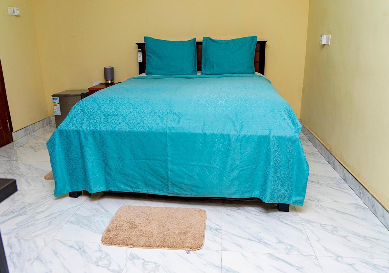 La-Viv Royal Hotel Kumasi Bagian luar foto