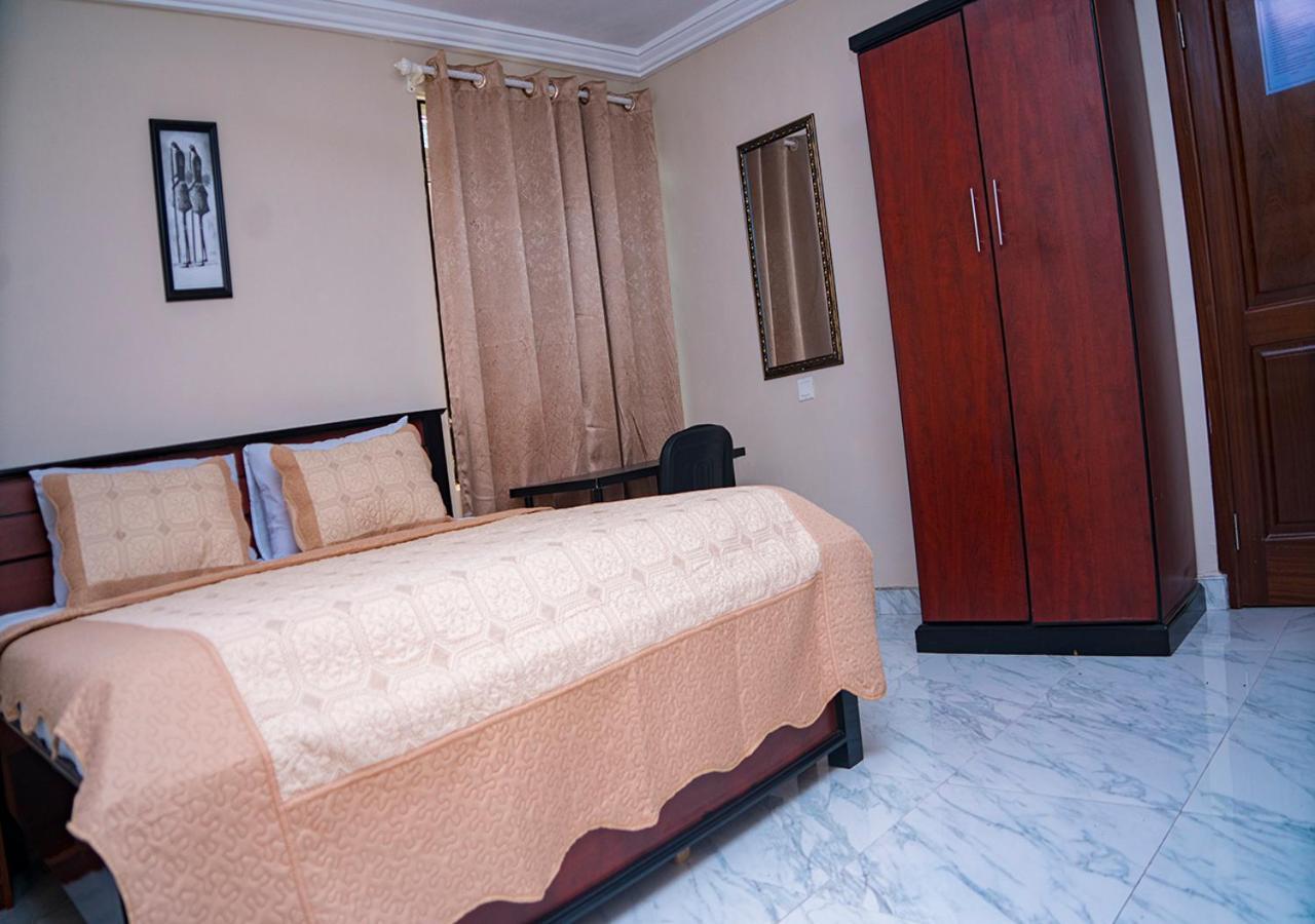 La-Viv Royal Hotel Kumasi Bagian luar foto